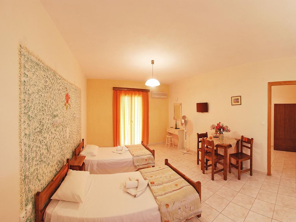 Emilia Apartments ترابيزاكي الغرفة الصورة
