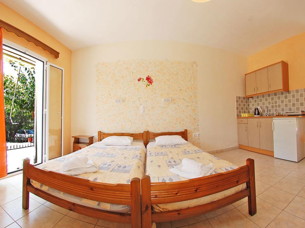 Emilia Apartments ترابيزاكي الغرفة الصورة