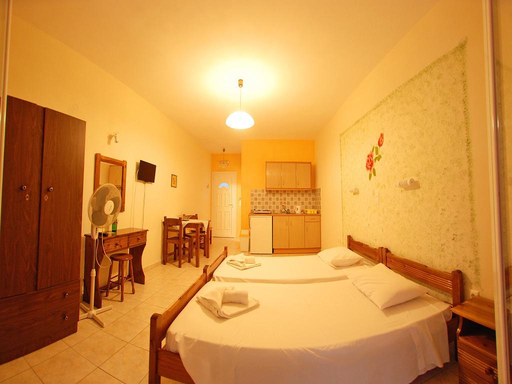 Emilia Apartments ترابيزاكي الغرفة الصورة